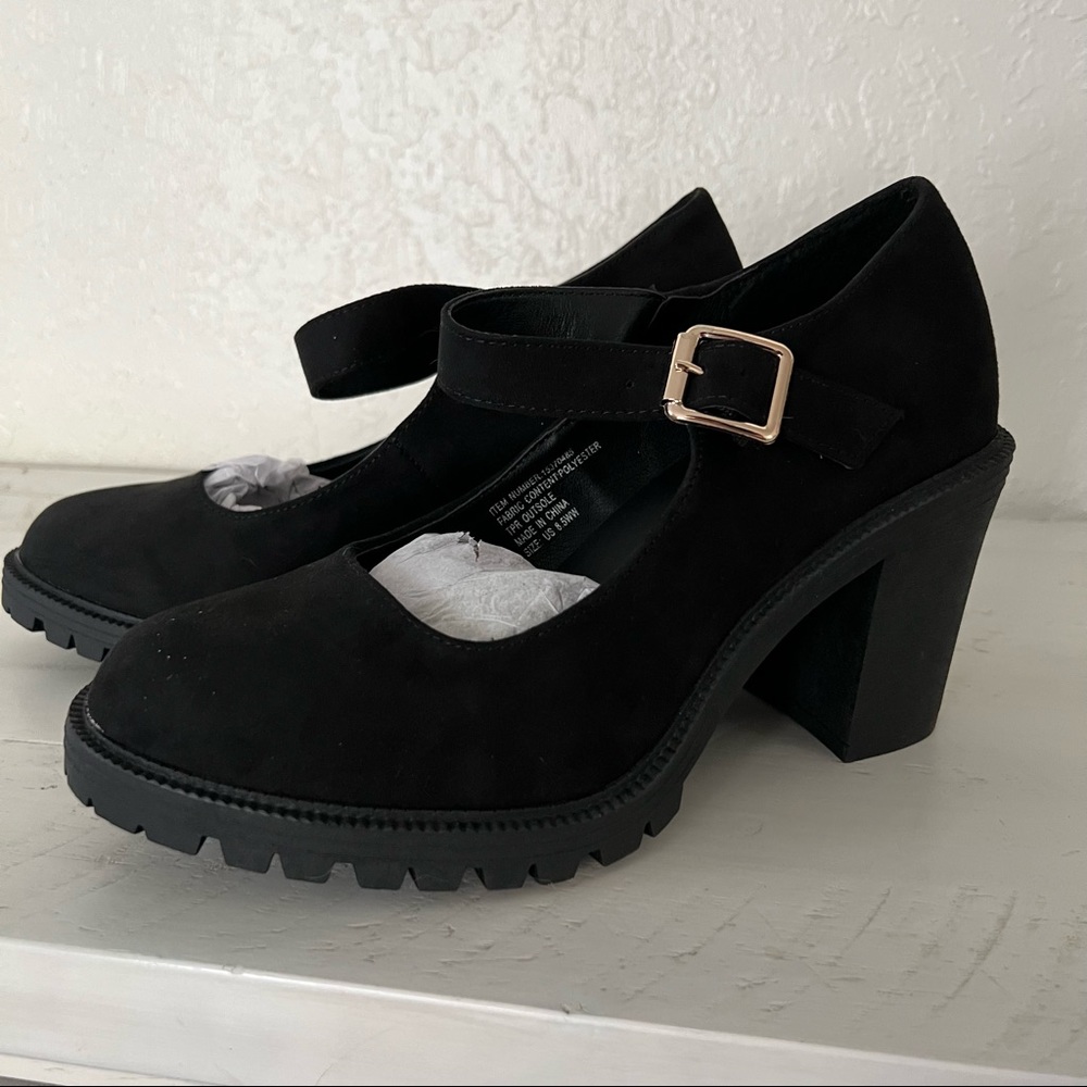 Torrid Chunky Mary Jane Heels size 8.5 WW